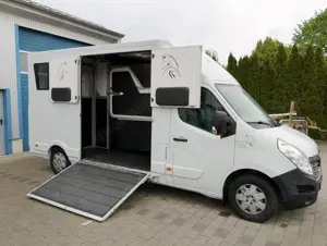 Top gebrauchte Pferdetransporter und Pferdeanhänger + Wohnabteil