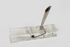 Stiftehalter Brief-Dokumentenhalter Acryl Büro Klammer 15cm vintage 70er                            