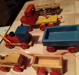 Holzspielzeug, Züge, Anhänger, LKWs, Formen