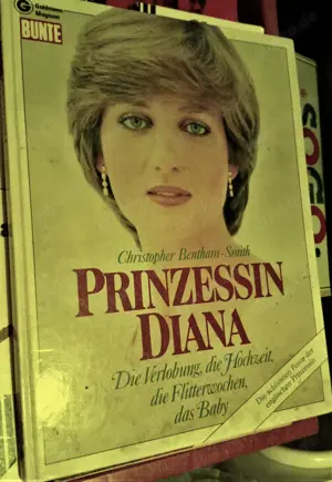 Lady Diana-Sammlung, viele Berichte, Sonderhefte, Bücher