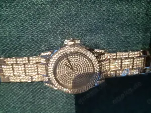 nagelneue silberfarbene Unisex Armbanduhr