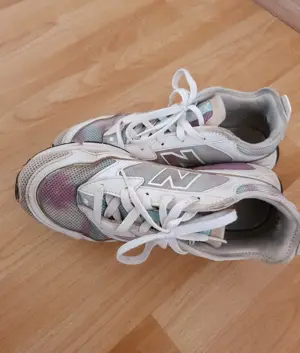 viel getragene Sneaker Bild 2