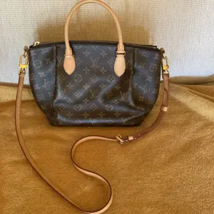 Louis Vuitton , MA8813 TURENNE PM MONOGRAM. neuwertig