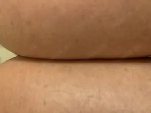 Nackt bei Dir sein und Spaß haben 