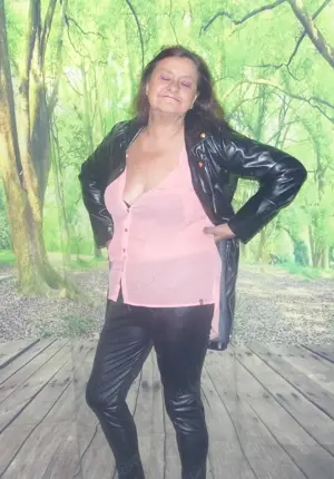 bist du eine Solo SIE, und möchtest dich einem Paar Unterwerfen