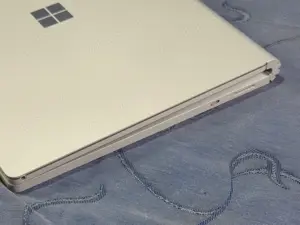 MS Surface Book 3 i7-1065G7-32Gb-512Gb 13,5" Dellen am Deckel Bild 8