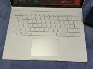 MS Surface Book 3 i7-1065G7-32Gb-512Gb 13,5" Dellen am Deckel Bild 4