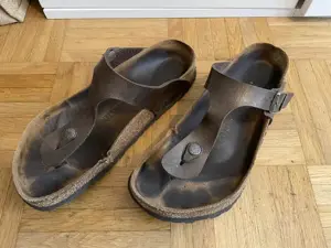 Barfuß getragene Birkenstock, intensiver Duft inklusive