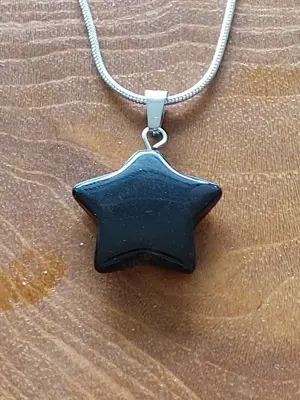 Halskette, Silberkette mit einem sternförmigen Obsidian Anhänger