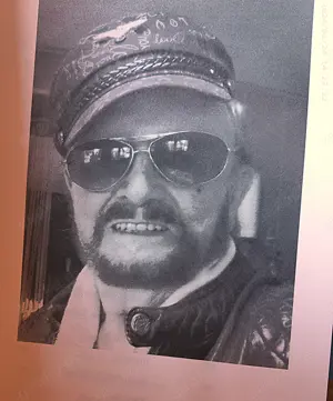 Da ich allein lebe, aber allein nicht gerne in Urlaub fahren möchte, suche ich eine Frau die genauso