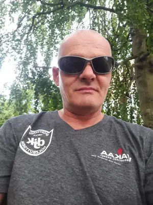M 50 mit großen Löchern sucht bestückten M ab 50 bin nicht mobil nur besuchbar auch outdoor treffen 