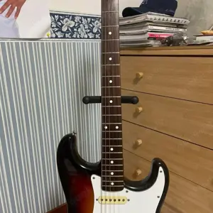 Fender Stratocaster Squier JV Serial Sunburst 1982-1984 Hergestellt von Fujigen Bild 3