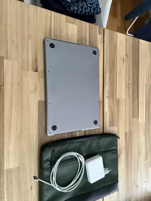 Apple MacBook Pro 16 Zoll (1TB SSD, M1 Max, 3.2 GHz, 32GB) Laptop - Grau Bild 3