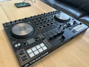 Native Instruments Traktor S4 MK 3 Bild 2