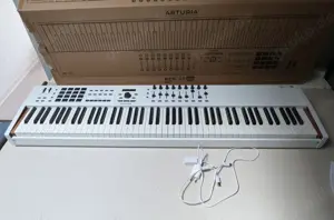 Arturia Keylab 88 Mk II Midi- und Modular-Controller Keyboard mit Hammermechanik