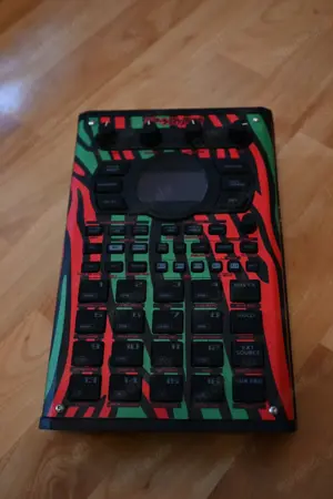 roland sp404 mk2 - Sehr guter Zustand - ATCQ Skin - mit Tasche und Decksaver Bild 2