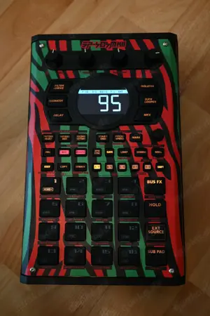 roland sp404 mk2 - Sehr guter Zustand - ATCQ Skin - mit Tasche und Decksaver Bild 6