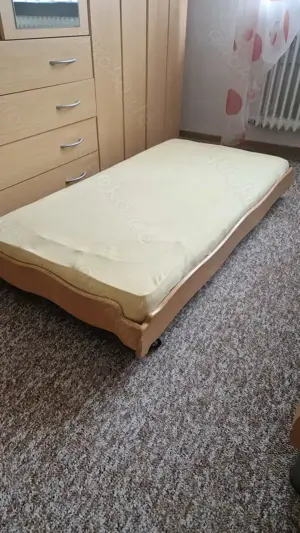 Kleinkindbett 140x75 Echtholz, massiv,Matratze neu auf Anfrage..
