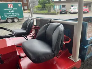 Bucher TR 1500 Allrad Schlepper, wie neu, zu verkaufen Bild 2