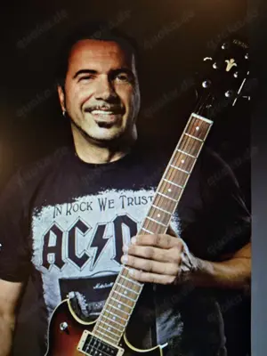 Suche Job als Gitarrenlehrer an einem oder verschiedenen Tagen die Woche Abends (Private Musikschule