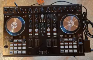 Native Instruments Traktor Kontrol S4 MK2
