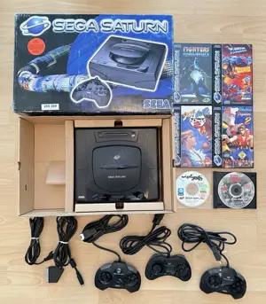 Sega Saturn Schwarz, PAL, Inkl. OVP, Controller, Kabel, 6 Spiele, Backup Memory