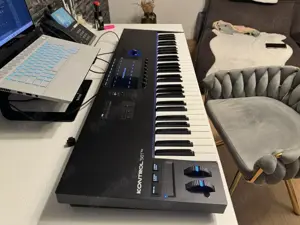 Native Instruments Kontrol S61 MK3 Premium Midi Controller Keyboard Bild 4