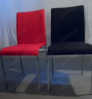 4 Stühle (2 x rot, 2 x schwarz)
