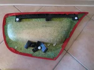 VW Lupo Seitenverkleidung hinten links Fahrerseite rot Bild 2