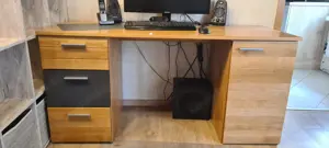 Schreibtisch als Einzelstück aus Massivholz Eiche