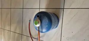 Gasflasche Campinggas blau 2,75 kg mit Druckminderer und Schlauch, ca 2Kg Restgas Butan R 907