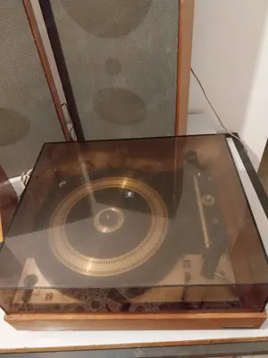 Grundig Radio Boxen und Plattenspieler