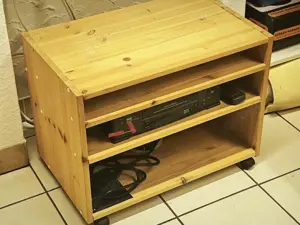 Lowboard für Mediageräte, rollbar, Holz