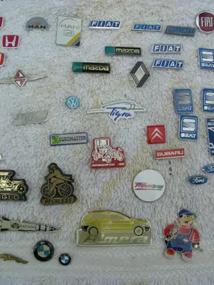 Auto-Anstecknadeln und -Pins abzugeben Bild 3