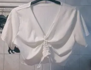 Süße Kurz-Bluse   Kurz Top   Bustier Gr. 46 weiß mit Raffung