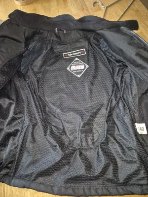 Motorradanzug in der Größe 140 mit Protektoren. Bild 5