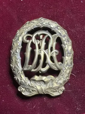 Sammler sucht für private Sammlung: Orden, Urkunden, Uniformen, Dolche, Stahlhelme, usw..... Bild 3