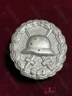 Sammler sucht für private Sammlung: Orden, Urkunden, Uniformen, Dolche, Stahlhelme,usw.....