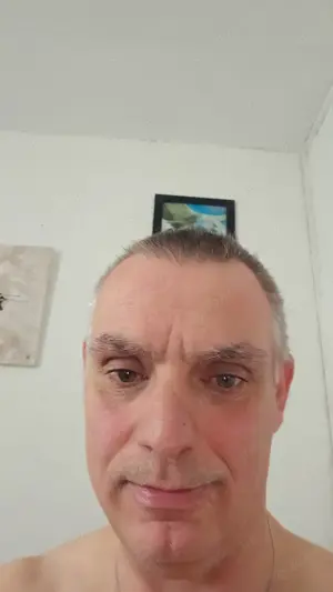 Er sucht Sie für regelmäßiges Ficken  