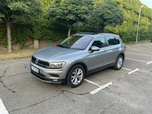 VW Tiguan Highline 2.0 TDI Leder Panoramadach AHK 8x Reifen Klima