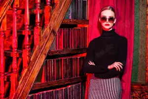 Lady erzieht am Telefon Bild 2