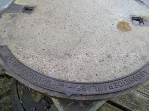 Kanaldeckel Gullideckel Klasse D Schachtabdeckung Schwerlast Bild 5
