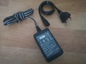 Original Sony Ladegerät AC-L200C für Camcorder 