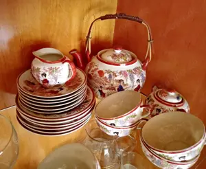 Retro. Vintage. Porzellan-Geschirrset: Tee-Service aus China