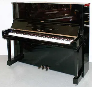 Klavier Yamaha U3, 131 cm, schwarz poliert, Nr. 3341221, 5 Jahre Garantie