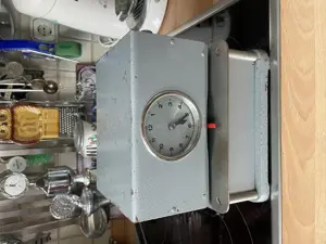 Stempeluhr elektrisch ohne erkennbare Marke