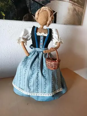 Sammlerobjekt: Puppe in alpenländischem Stil