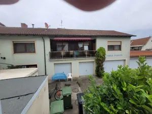 Einfamilienhaus mit 6 Garagen 