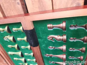 Schachbrett, edel mit Metallfiguren