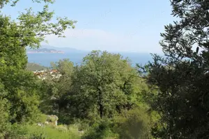 Erschlossenes Baugrundstück 300m  Strand 250m. Panoramablick.